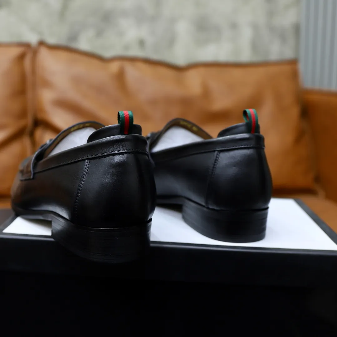 Men's shoes: 250🙅‍♂️🙅‍♂️🙅‍♂️Niuli Brand: GUCCI Size: 38-44 (45 can be customized) Level: Counter classic Material: Original soft cowhide upper Comfortable cowhide lining Original lightweight outsole Style category: Business casual footwear Driving leather shoes Color: Actual picture color